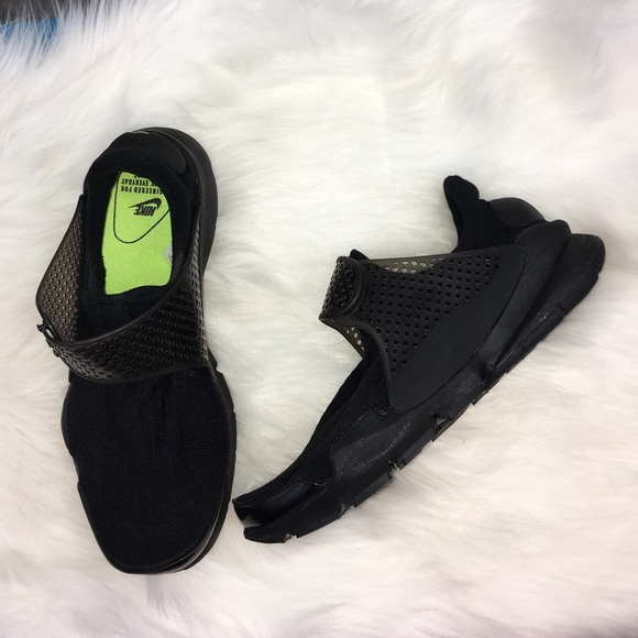 nike black sock shoes